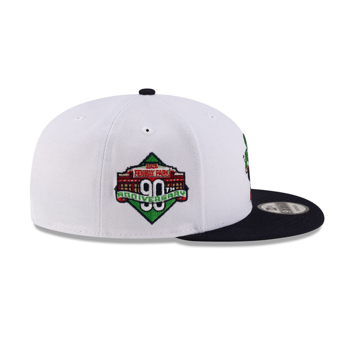 https://cdn.shopify.com/s/files/1/0601/2554/4675/files/70929783_9FIFTY_MLBMASCOT_25_BOSSCACO_WHT_RSIDE.jpg?v=1741802263