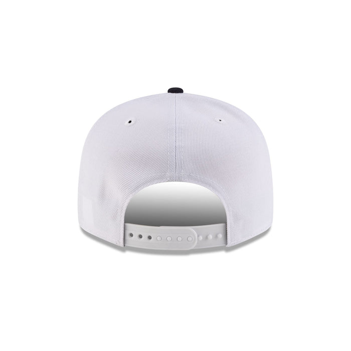 https://cdn.shopify.com/s/files/1/0601/2554/4675/files/70929783_9FIFTY_MLBMASCOT_25_BOSSCACO_WHT_R.jpg?v=1741802263
