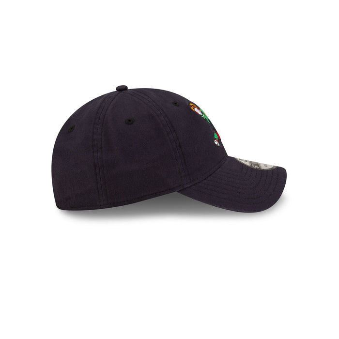 https://cdn.shopify.com/s/files/1/0601/2554/4675/files/70873629_9TWENTY_MLBMINIMASCOT_BOSRED_NAV_RSIDE.jpg?v=1719412169