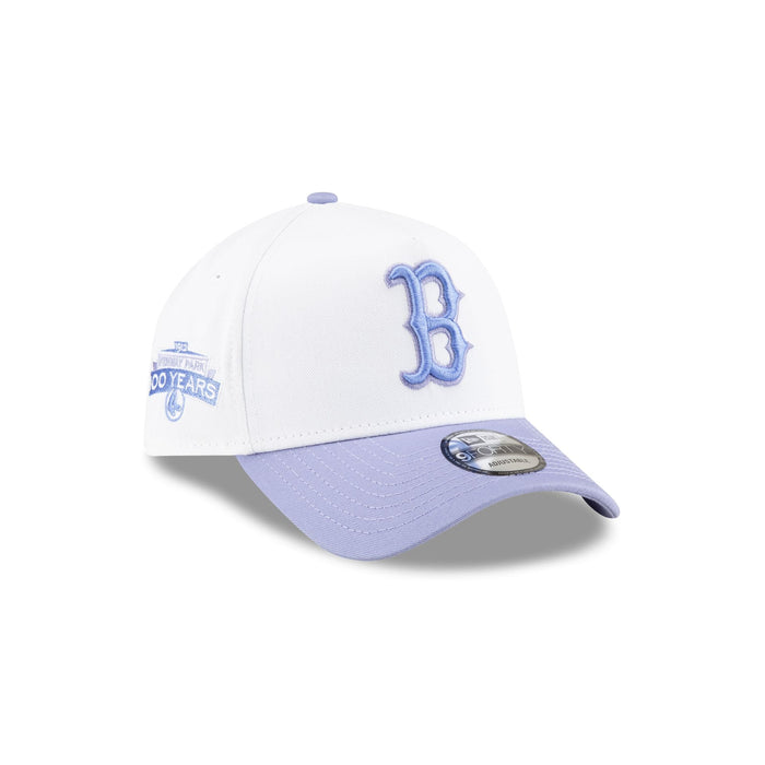 https://cdn.shopify.com/s/files/1/0601/2554/4675/files/70845377_9FORTYAF_SPRING24_BOSREDCO_WHT_3QR.jpg?v=1713980369