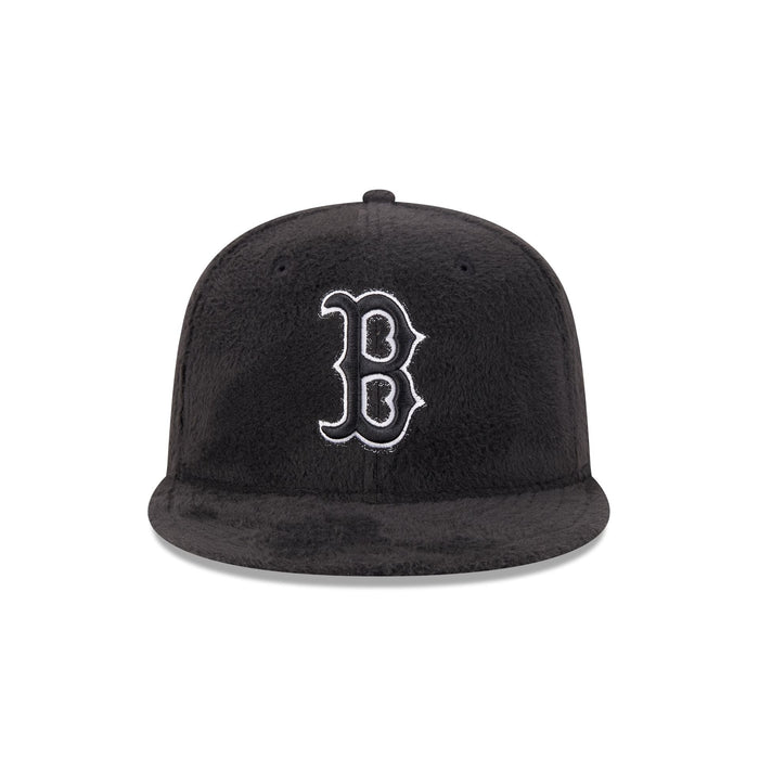 https://cdn.shopify.com/s/files/1/0601/2554/4675/files/60832816_59FIFTY_LifestyleEnergy_BOSRED_BLK_F.jpg?v=1764616395