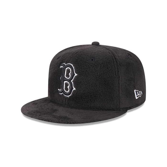 https://cdn.shopify.com/s/files/1/0601/2554/4675/files/60832816_59FIFTY_LifestyleEnergy_BOSRED_BLK_3QL.jpg?v=1764616395