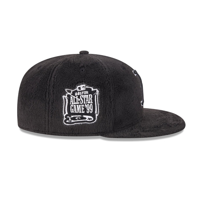 https://cdn.shopify.com/s/files/1/0601/2554/4675/files/60832816_59FIFTY_LifestyleEnergy_BOSRED_BLK_RSIDE.jpg?v=1764616395