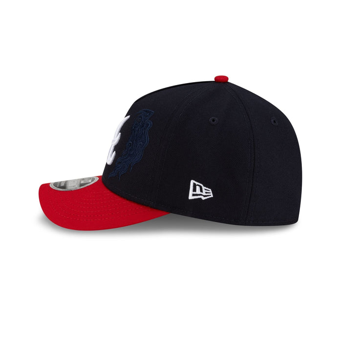 https://cdn.shopify.com/s/files/1/0601/2554/4675/files/60846836_9FORTYMCAF_COLLAB25_MLBXWARRENLOTAS_ATLBRA_NAVY_LSIDE.jpg?v=1759259767