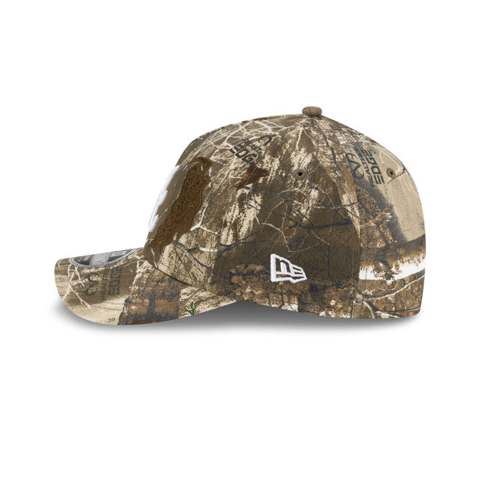 https://cdn.shopify.com/s/files/1/0601/2554/4675/files/60846841_9FORTYMCAF_COLLAB25_MLBXWARRENLOTAS_ATLBRA_CAMO_LSIDE.jpg?v=1759501577