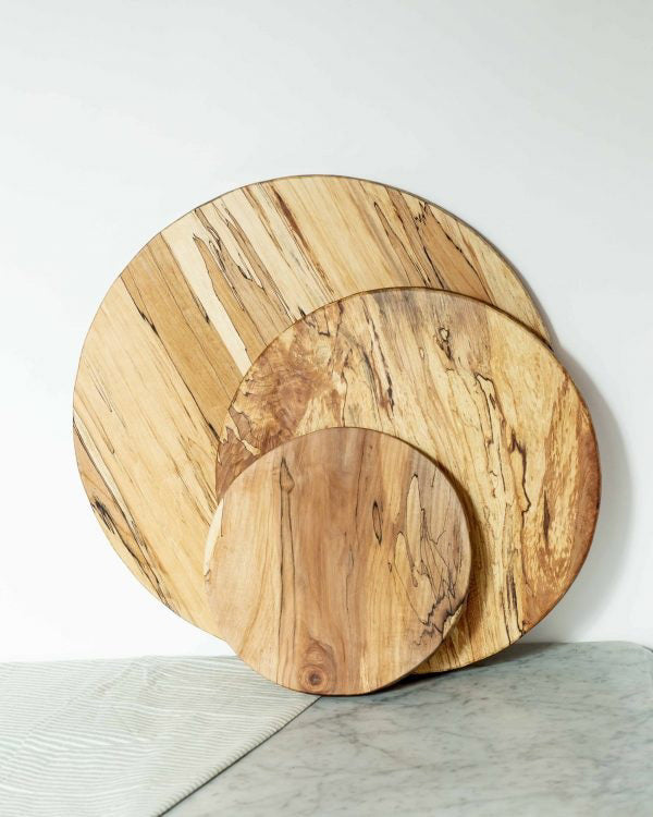 The ROUND SPALTED BOARD 20 by PETERMANS BOARDS & BOWLS INC is a wood-grained oval board crafted from upcycled wood.