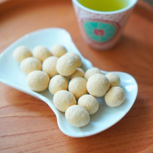 Tomoguchi:  Kinako Roasted Soybean Snack (国産きなこ大豆)